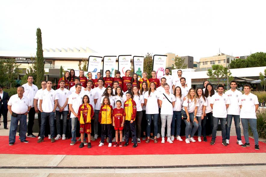 Presentación Equipos FUNDAL Temporada 2019-20  Posado grupal de todo el equipo y cuerpo técnico del equipo de baloncesto. 