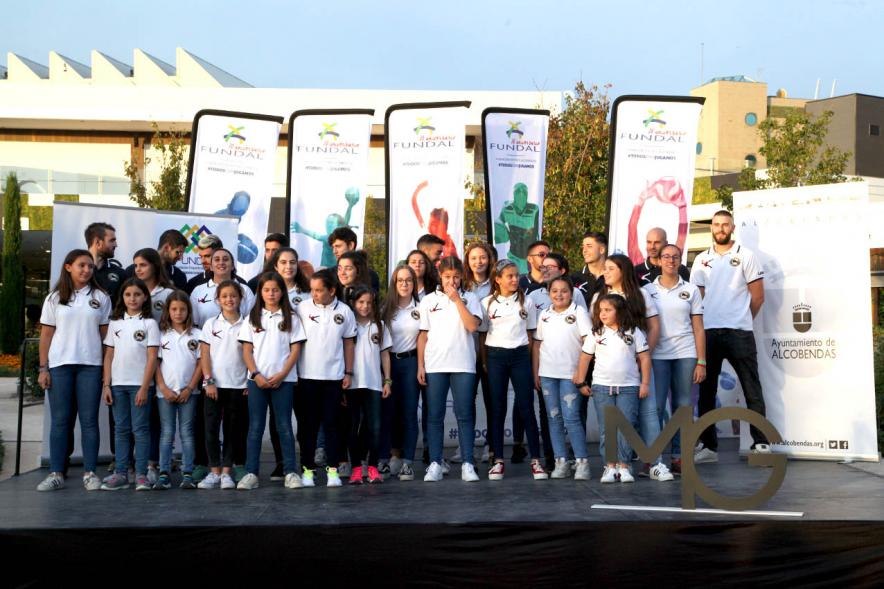 Presentación Equipos FUNDAL Temporada 2019-20 - Posado grupal de todo el equipo de balonmano  femenino.