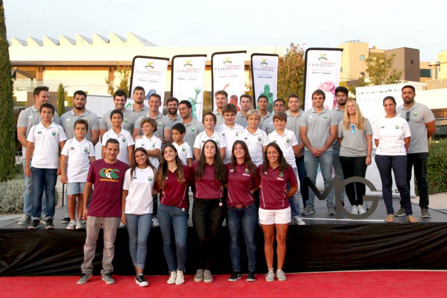 Presentación Equipos FUNDAL Temporada 2019-20 - Posado grupal de los equipos de vóley femeninos y masculinos.