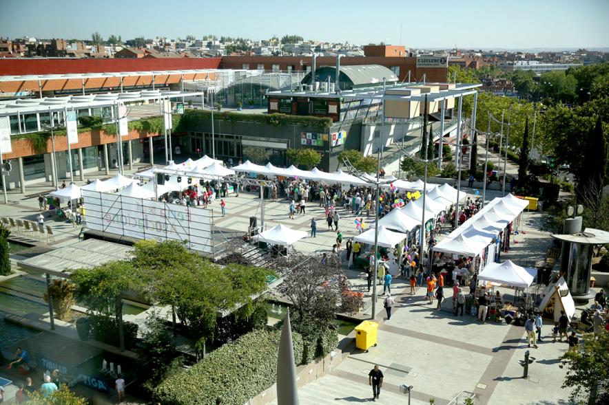 Feria de las Asociaciones 2018 - Cenital del la Feria al completo y con sus visitantes.