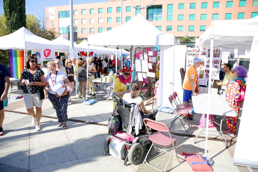Feria de las Asociaciones 2018 - Imagen lateral de parte de las carpas informativas.