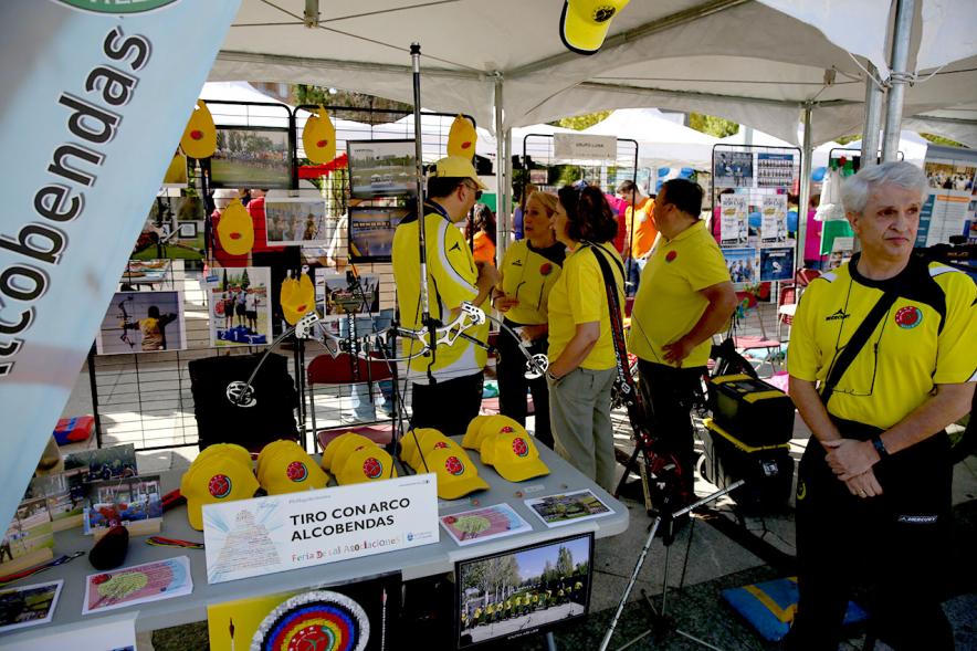 Feria de las Asociaciones 2018 - Imagen de  la carpa de Tiro con arco con sus colaboradores.
