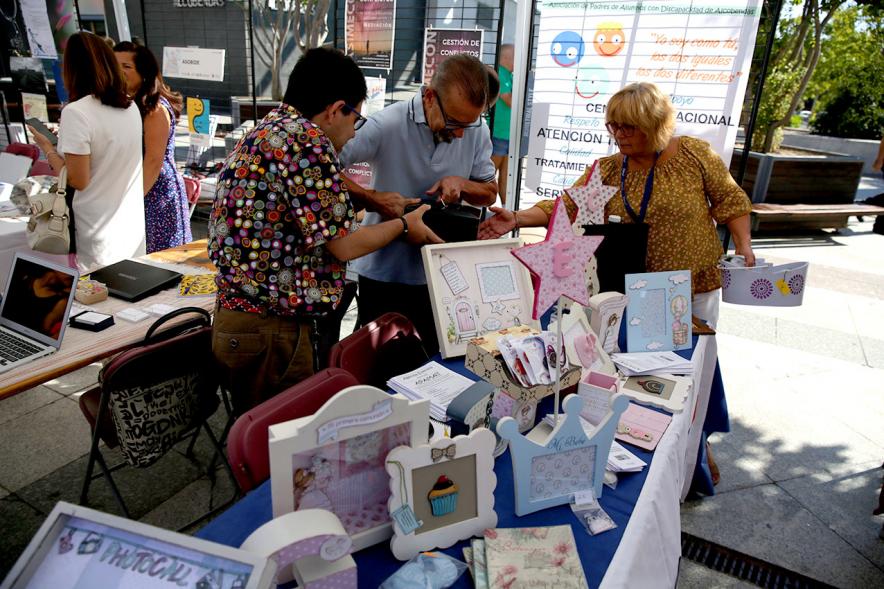 Feria de las Asociaciones 2018 - Imagen de los trabajos hechos por la Asociación de discapacitados de Alcobendas.  