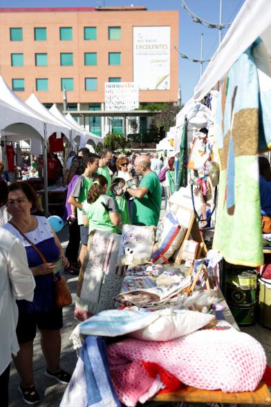 Feria de las Asociaciones 2018 - imagen lateral de una asociación de artesanía.