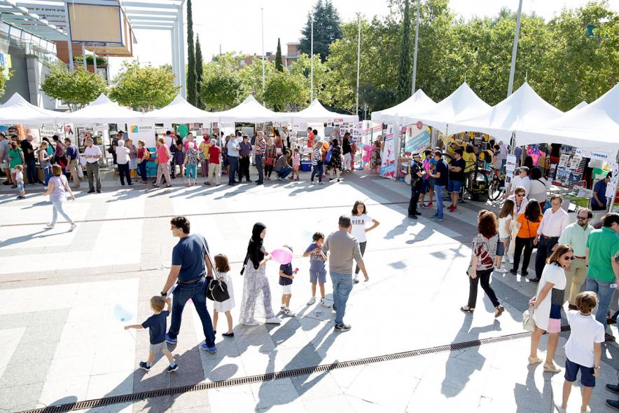 Feria de las Asociaciones 2018 - Panorámica de los visitantes a la feria.