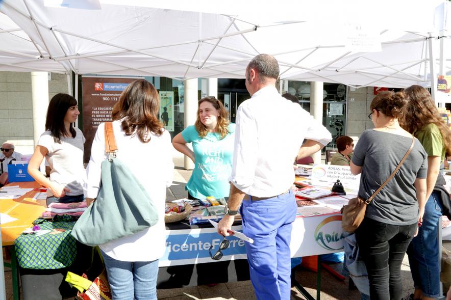 Feria de Las Asociaciones 2016 - Imagen del público asistente.