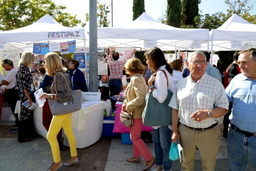 Feria de Las Asociaciones 2016 - Imagen del público asistente.