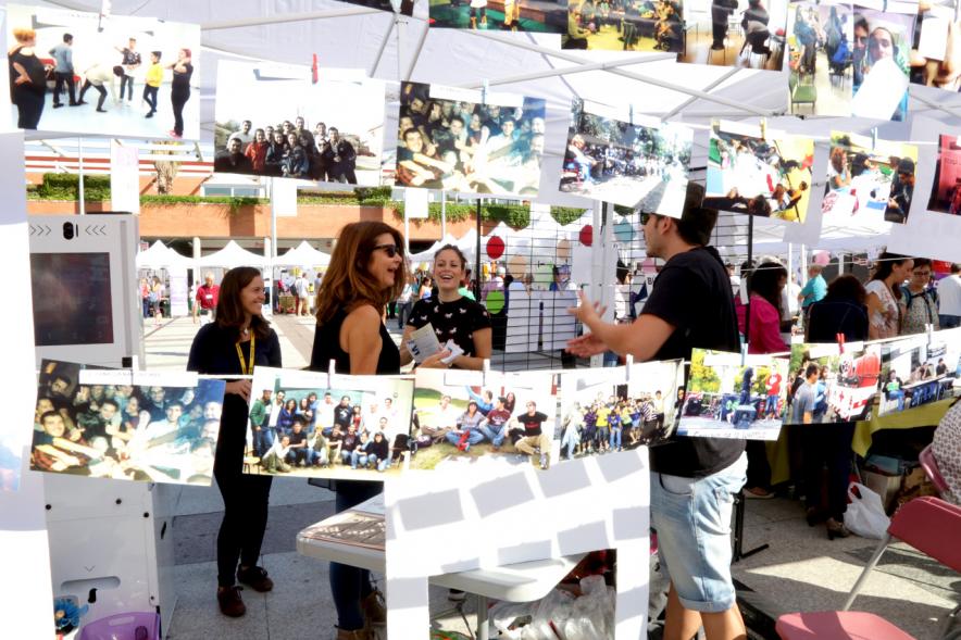 Feria de Las Asociaciones 2016 - Imagen del público asistente.