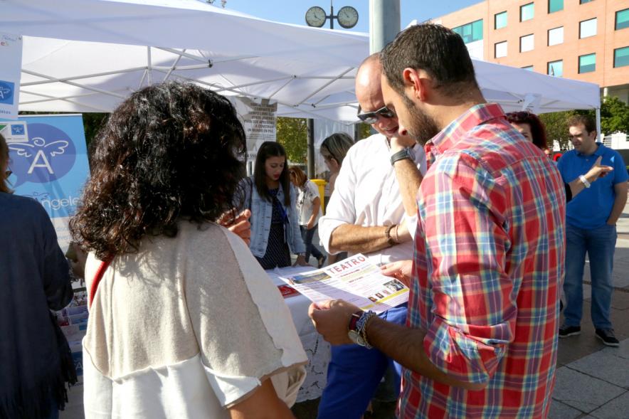 Feria de Las Asociaciones 2016 - Imagen del público asistente.