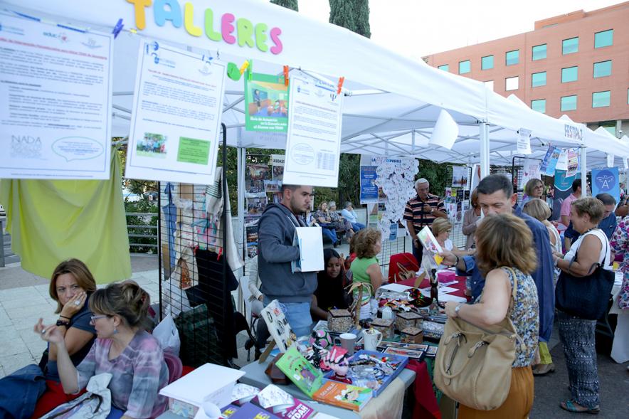 Feria de Las Asociaciones 2016 - Imagen del público asistente.