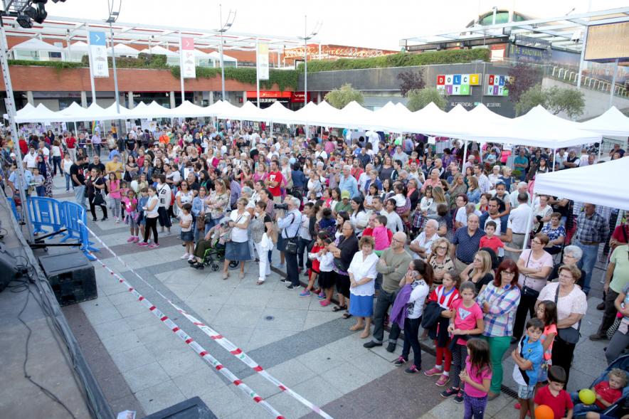 Feria de Las Asociaciones 2016 - Imagen del público asistente.