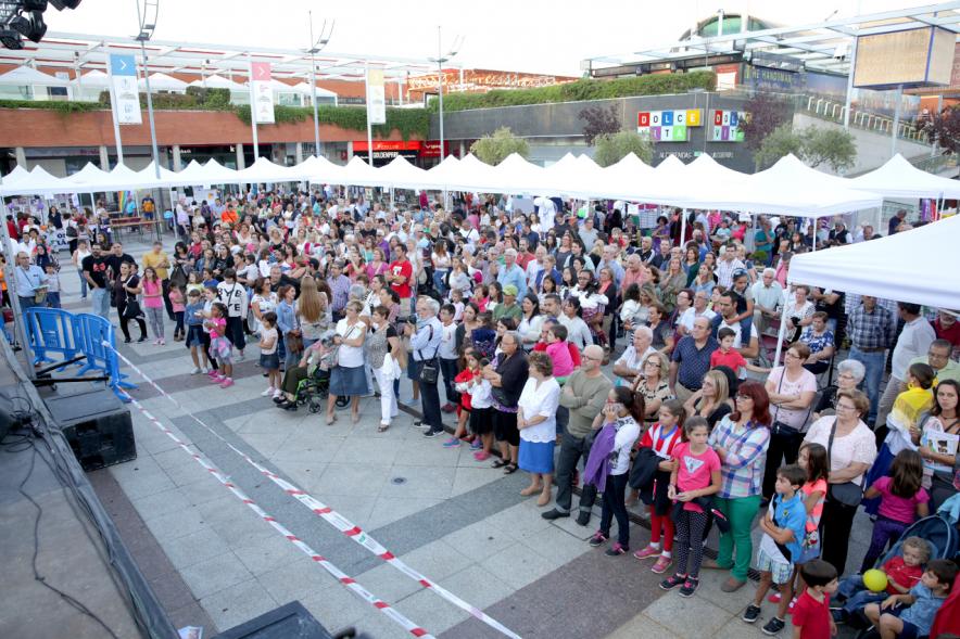 Feria de Las Asociaciones 2016 - Imagen del público asistente.