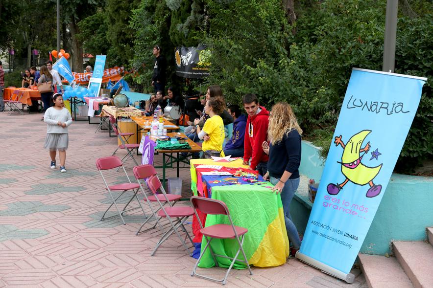 Feria Asociativa Juvenil - Imagen de los stands de la feria.
