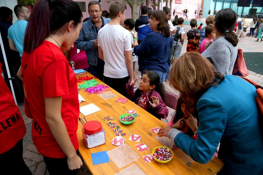 Feria Asociativa Juvenil - Imagen del público asistente.
