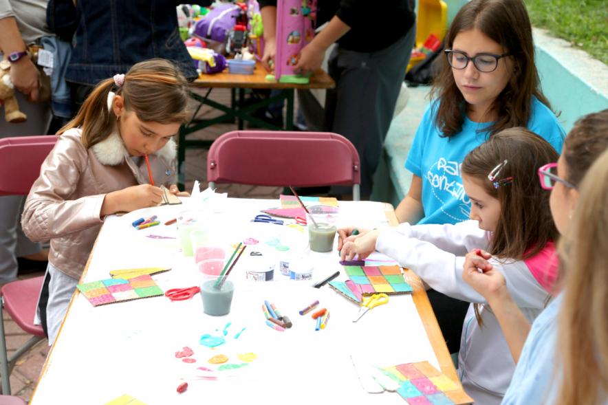 Feria Asociativa Juvenil - Imagen del público asistente.
