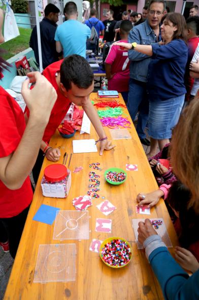 Feria Asociativa Juvenil - Imagen del público asistente.