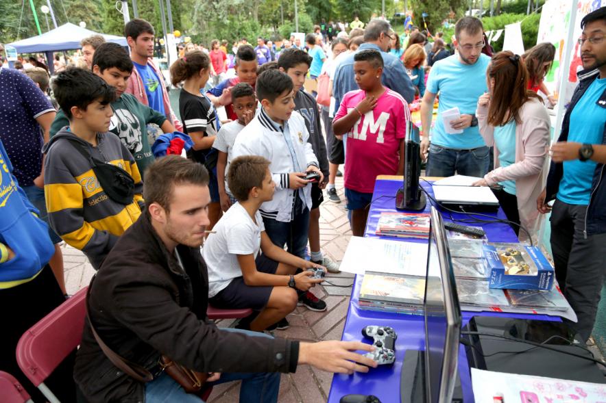 Feria Asociativa Juvenil - Imagen del público asistente.