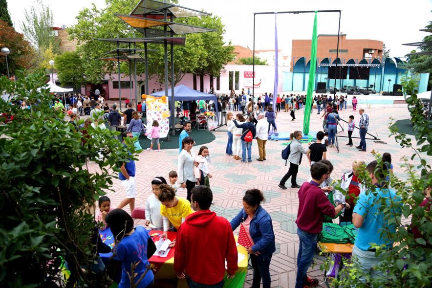 Feria Asociativa Juvenil - Imagen del público asistente.