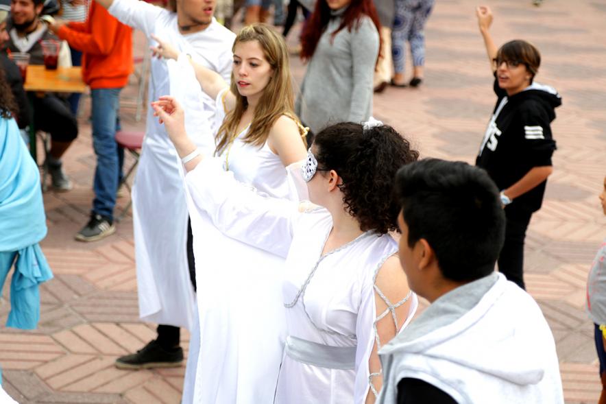 Feria Asociativa Juvenil - Jóvenes participando en la actividades.