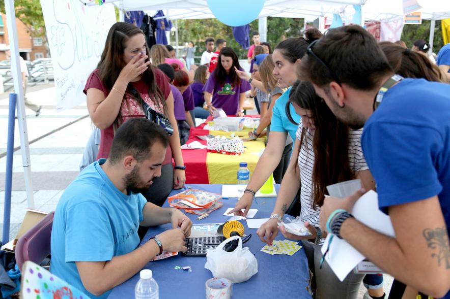 Feria Juvenil de Asociaciones - Mesa de actividades juvenil.