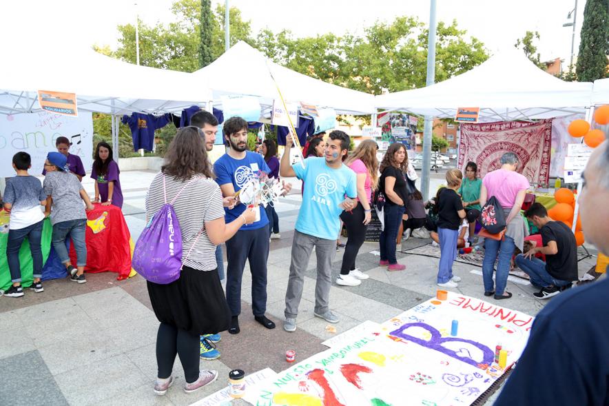 Feria Juvenil de Asociaciones - Los jóvenes en actividades.