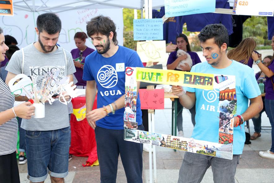 Feria Juvenil de Asociaciones -  Los jóvenes en actividades.
