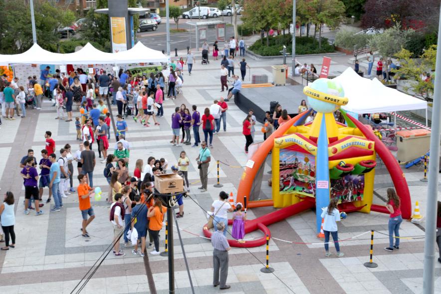 Feria Juvenil de Asociaciones -  Panorámica de la feria.