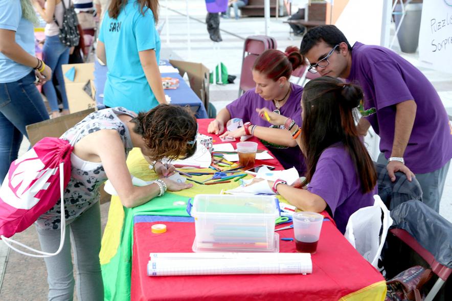 Feria Juvenil de Asociaciones - Mesa de actividades juveniles.