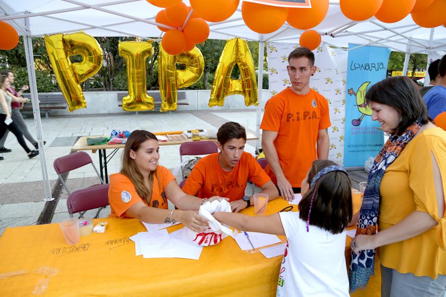 Feria Juvenil de Asociaciones - Los niños participando  de la feria.