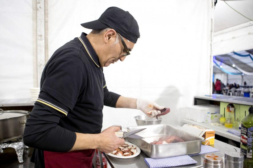 Preparación de plato de pulpo. 