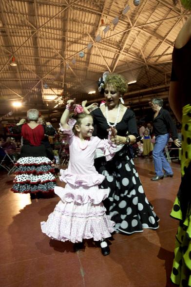 Feria de Abril de Alcobendas 2017 - Imagen de dos personas bailando sevillanas.