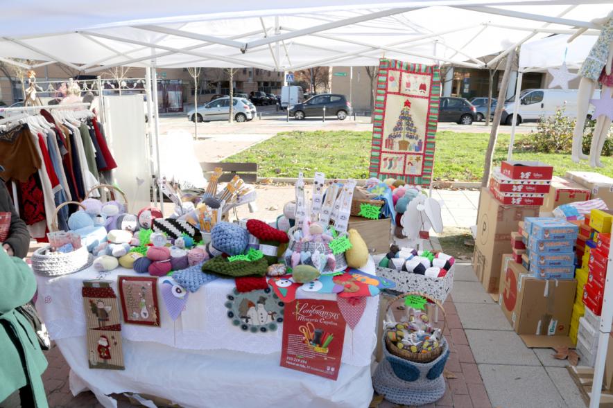 Feria de Compras al Aire Libre en el Paseo de Valdelasfuentes - Imagen de un puesto de la feria.