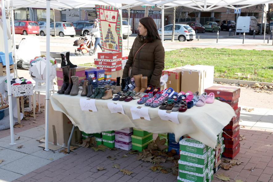 Feria de Compras al Aire Libre en el Paseo de Valdelasfuentes - Imagen de un puesto de la feria.