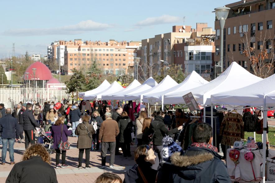 Feria de Compras al Aire Libre en el Paseo de Valdelasfuentes - Imagen general de la feria