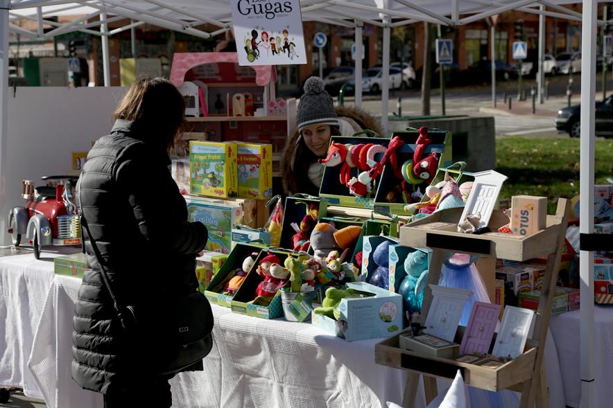 Feria de Compras al Aire Libre en el Paseo de Valdelasfuentes - Imagen de un puesto de la feria.