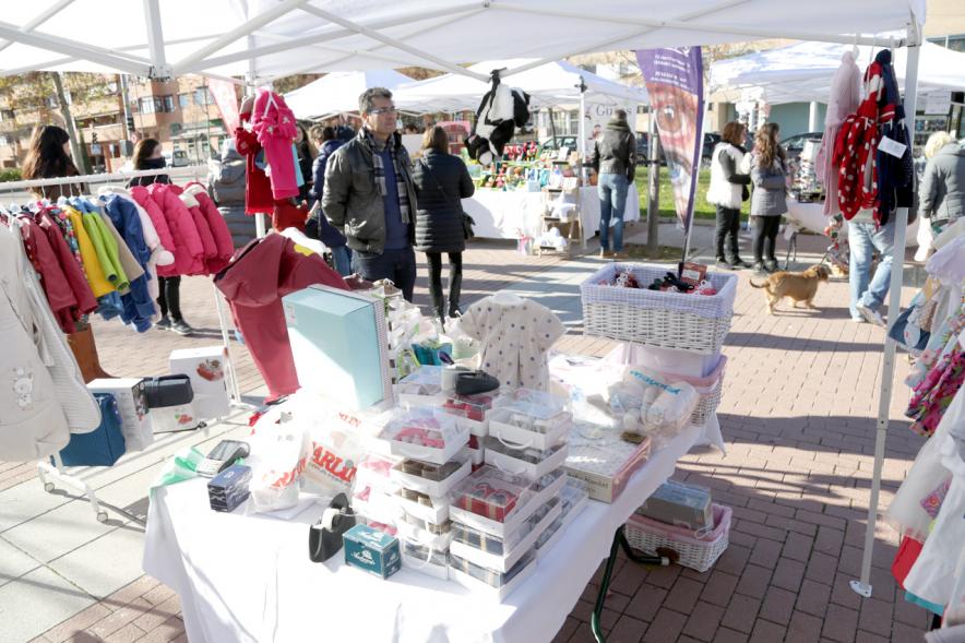 Feria de Compras al Aire Libre en el Paseo de Valdelasfuentes - Imagen de un puesto de la feria.