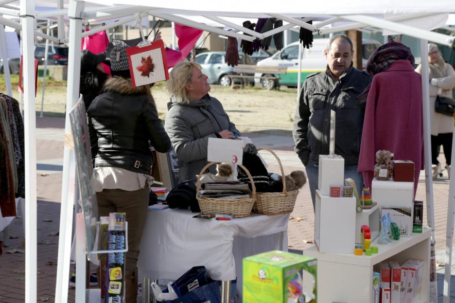 Feria de Compras al Aire Libre en el Paseo de Valdelasfuentes - Imagen de un puesto de la feria.