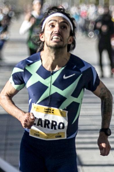 Fernando Carro Gana 10K con la Mejor Marca Española de la Historia en 10 Km - Imagen de primer plano del atleta Fernando Carro, en el momento de cruzar la línea de meta.