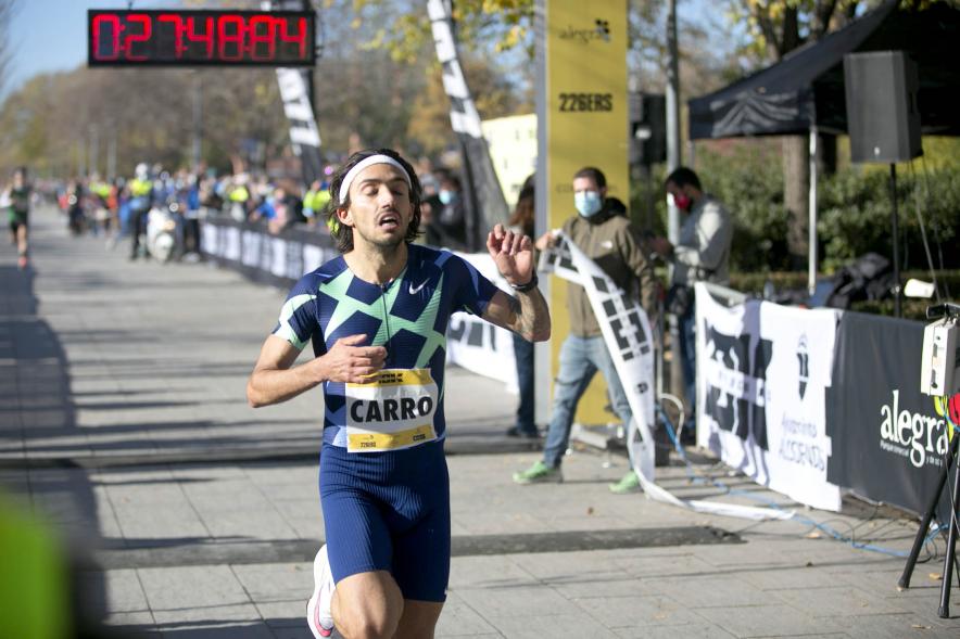 Fernando Carro Gana 10K con la Mejor Marca Española de la Historia en 10 Km - Imagen del atleta Fernando Carro, después de cruzar la línea de meta.