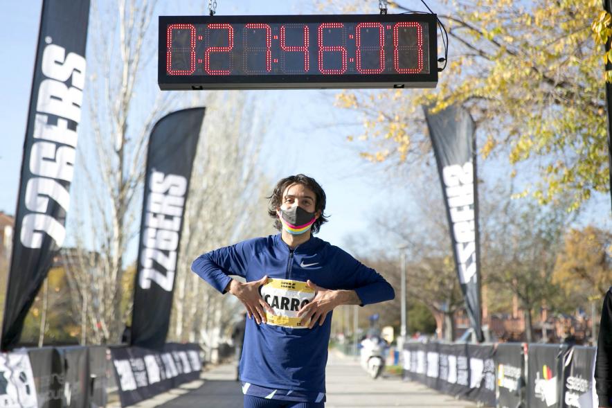 Fernando Carro Gana 10K con la Mejor Marca Española de la Historia en 10 Km - Imagen del atleta Fernando Carro mostrando su dorsal.