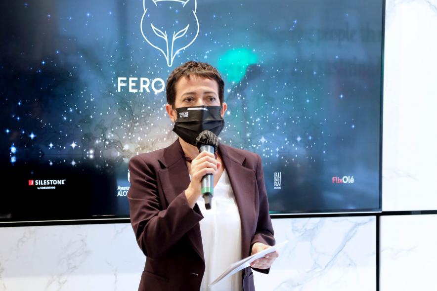 María Guerra copresentadora del evento