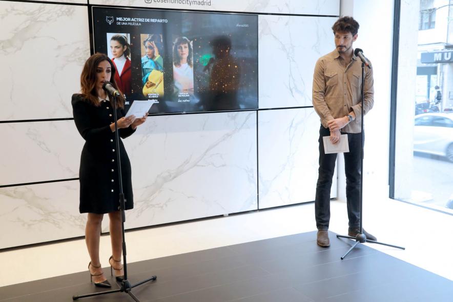 Presentadores durante el evento