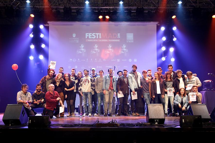 Festimad 2016 en La Esfera - Festimad.Grupo de músicos en el escenario.