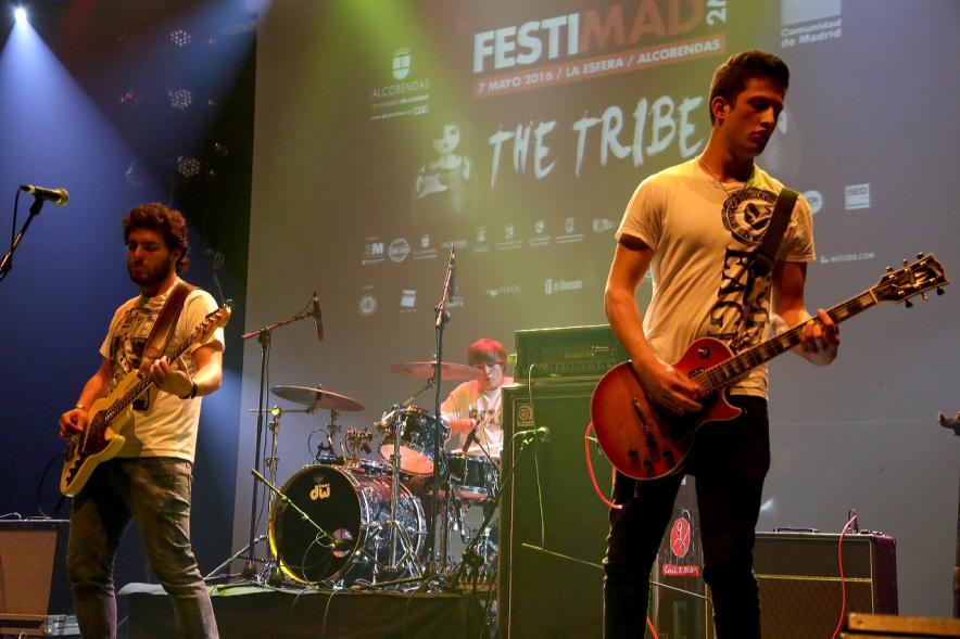Festimad 2016 en La Esfera - Grupo actuando en el escenario.