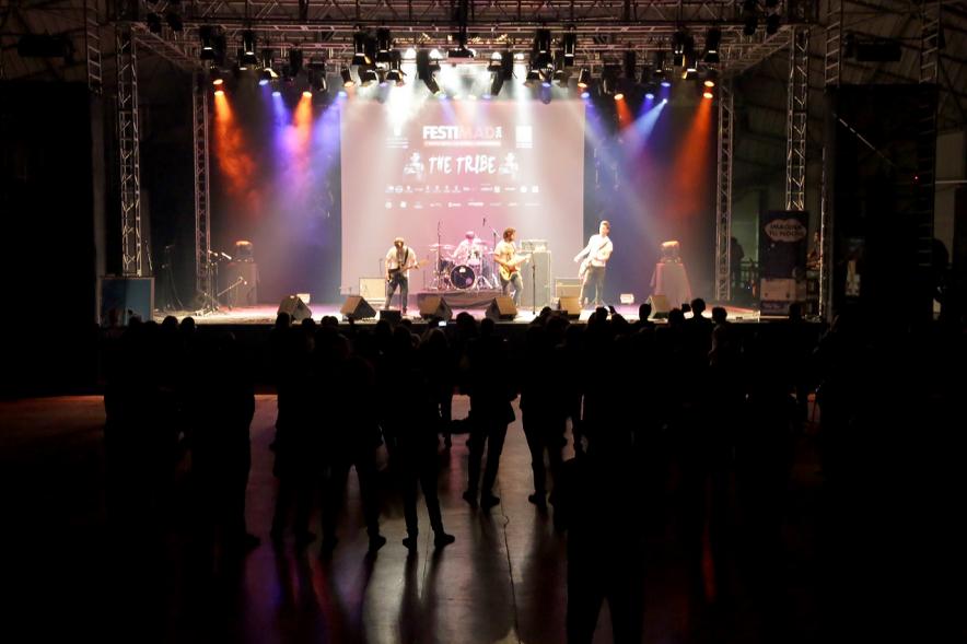 Festimad 2016 en La Esfera - Grupo actuando en el escenario.