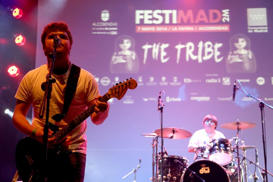 Festimad 2016 en La Esfera - Grupo actuando en el escenario.