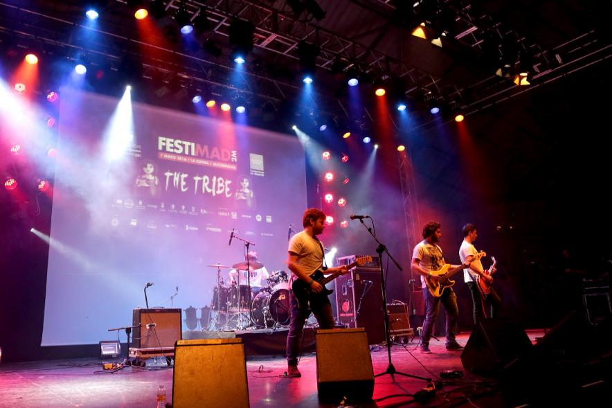 Festimad 2016 en La Esfera - Grupo actuando en el escenario.