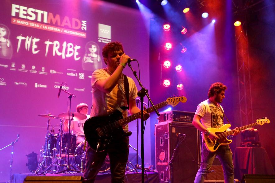 Festimad 2016 en La Esfera - Grupo actuando en el escenario.