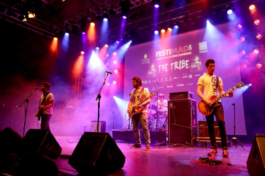 Festimad 2016 en La Esfera - Grupo actuando en el escenario.