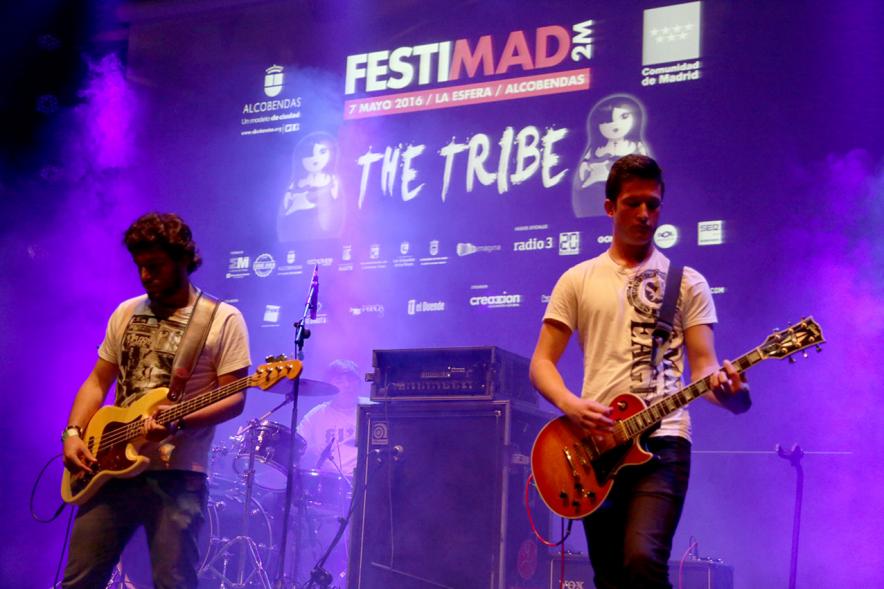 Festimad 2016 en La Esfera - Grupo actuando en el escenario.